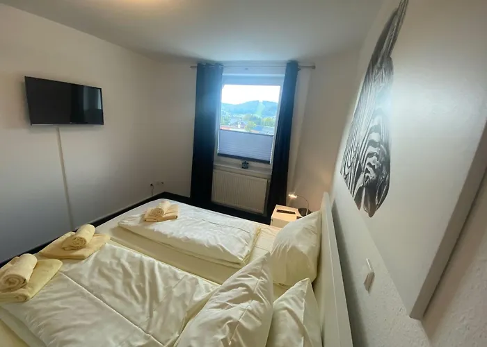 Apartment Geraeumiges Mit Balkon In *