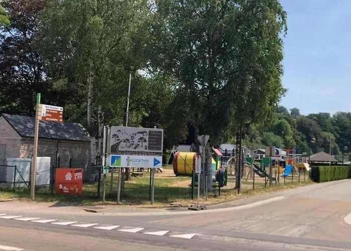 Geraeumiges Mit Balkon In Apartment *